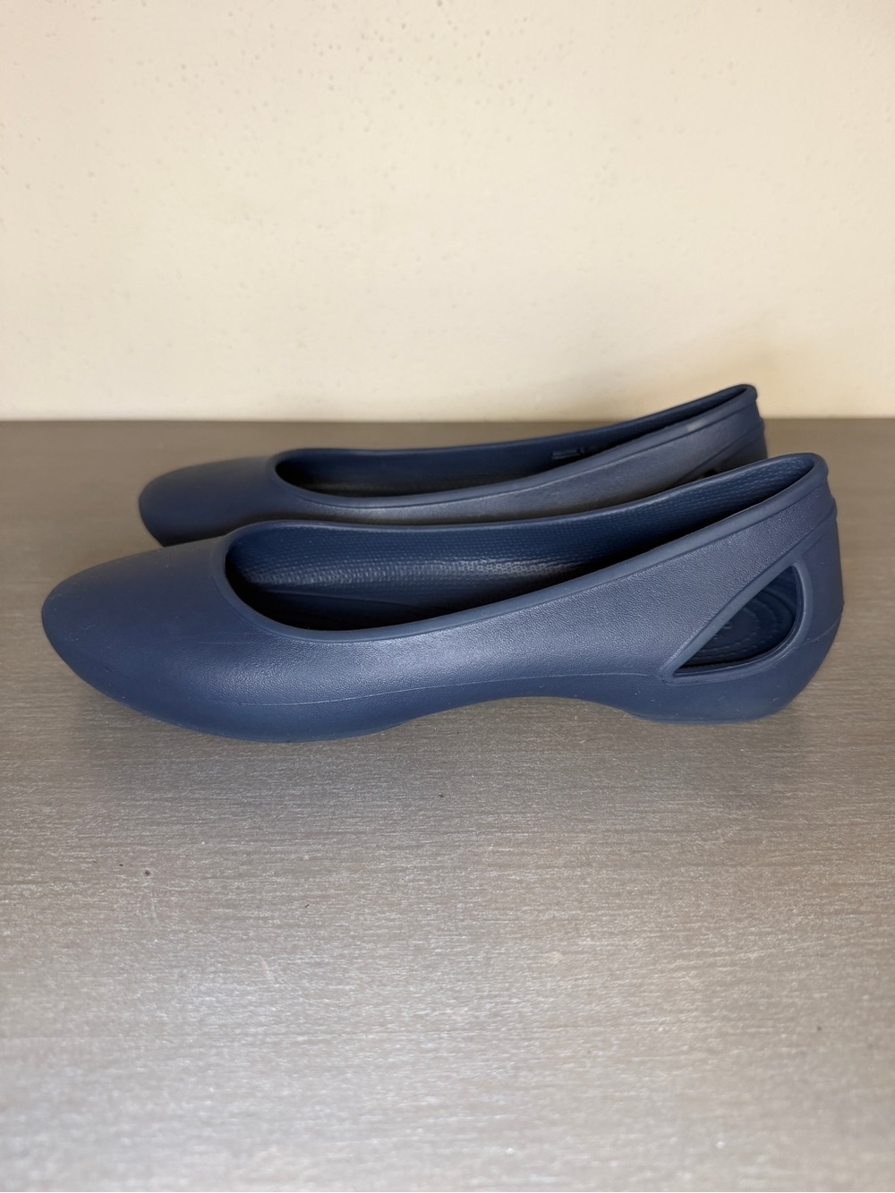 Crocs Lina Flat Women's Sandals Navy Blue Size 8 US Comfortable Slip On Shoes - Picture 3 of 8